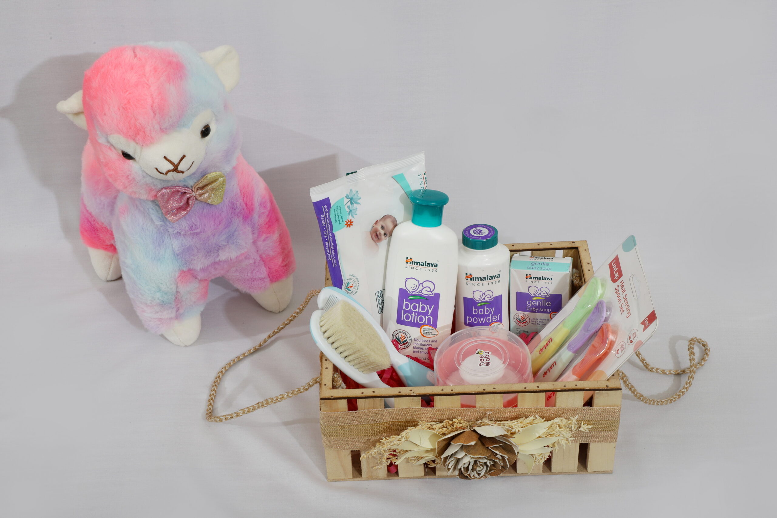 Buy Himalaya Babycare Gift Basket Online - 10% Off! | Healthmug.com